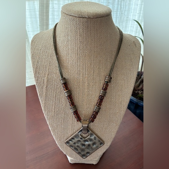 Premier Designs Jewelry - Premier Designs Brown and Antique Gold Hammered Pendant Necklace